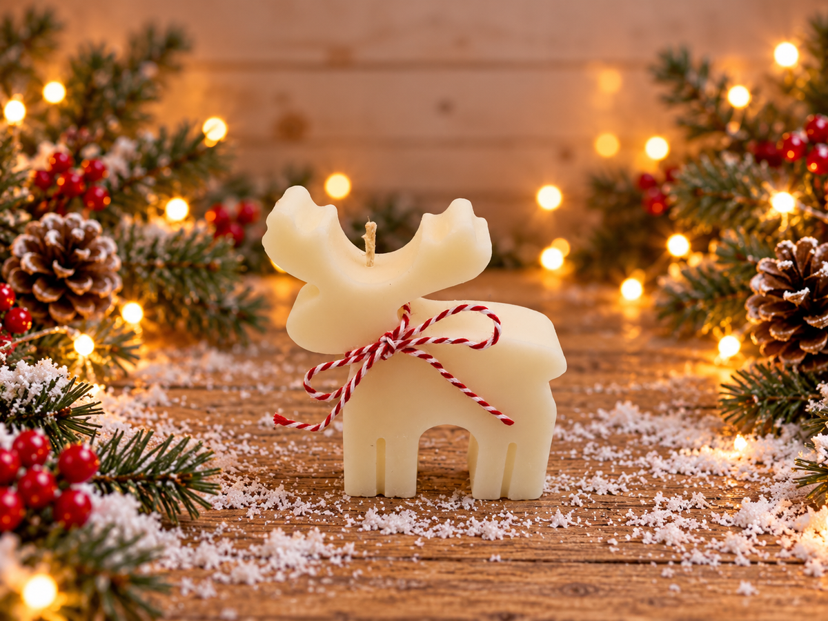 🦌 Christmas Reindeer Candle – Handmade Festive Candle | Cristina Craft