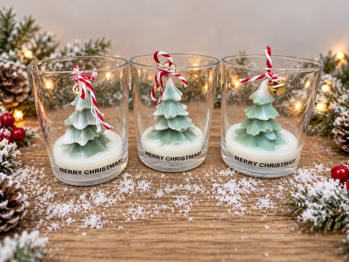 🎄 Handmade Christmas Tree Candle in Glass – Festive Christmas Gift