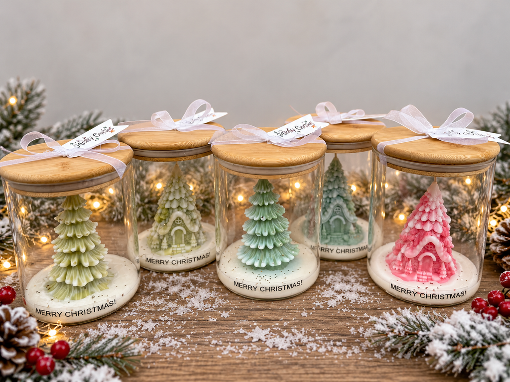 🎄 Christmas Tree & Snowy Cottage Candle in Glass Jar – Handmade Christmas Gift