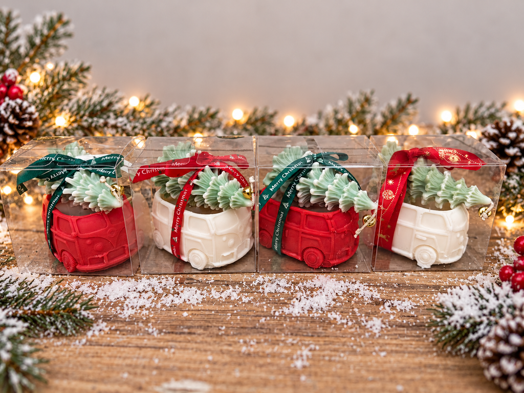 🎄 Christmas Campervan Candle with Christmas Tree – Handmade Festive Gift
