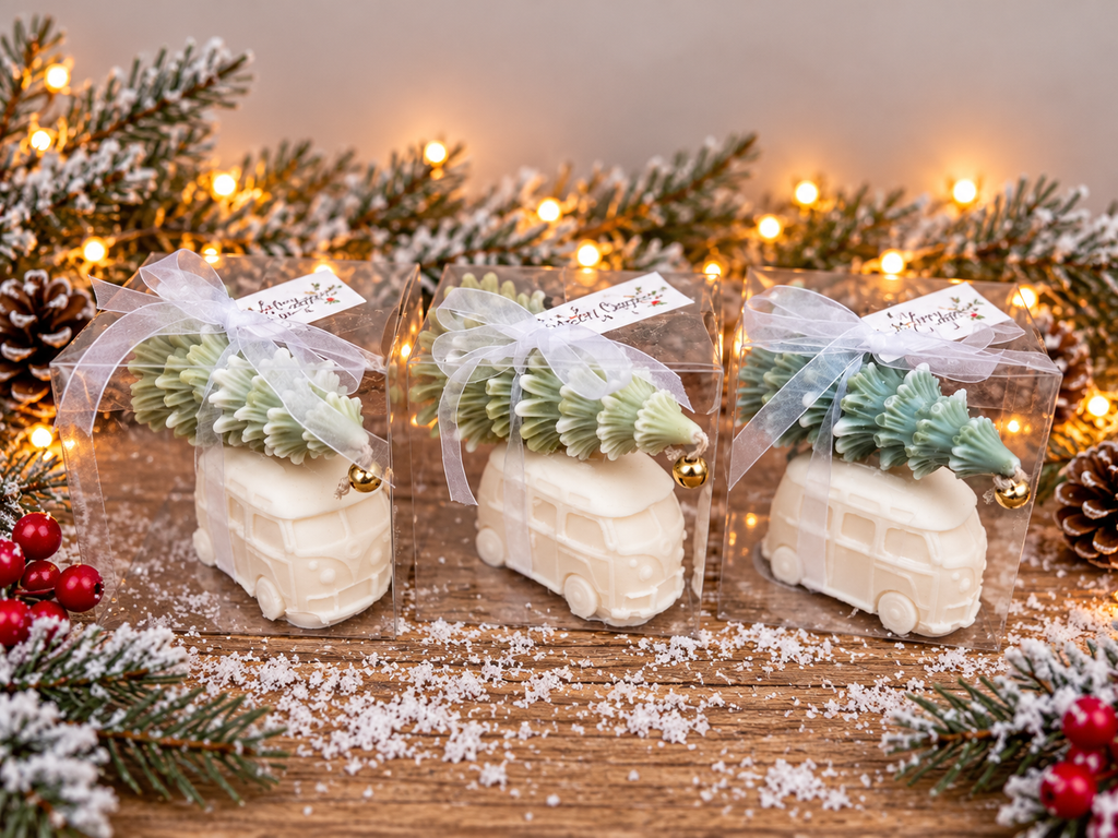 🎄 Christmas Campervan Candle with Tree – Handmade Christmas Gift