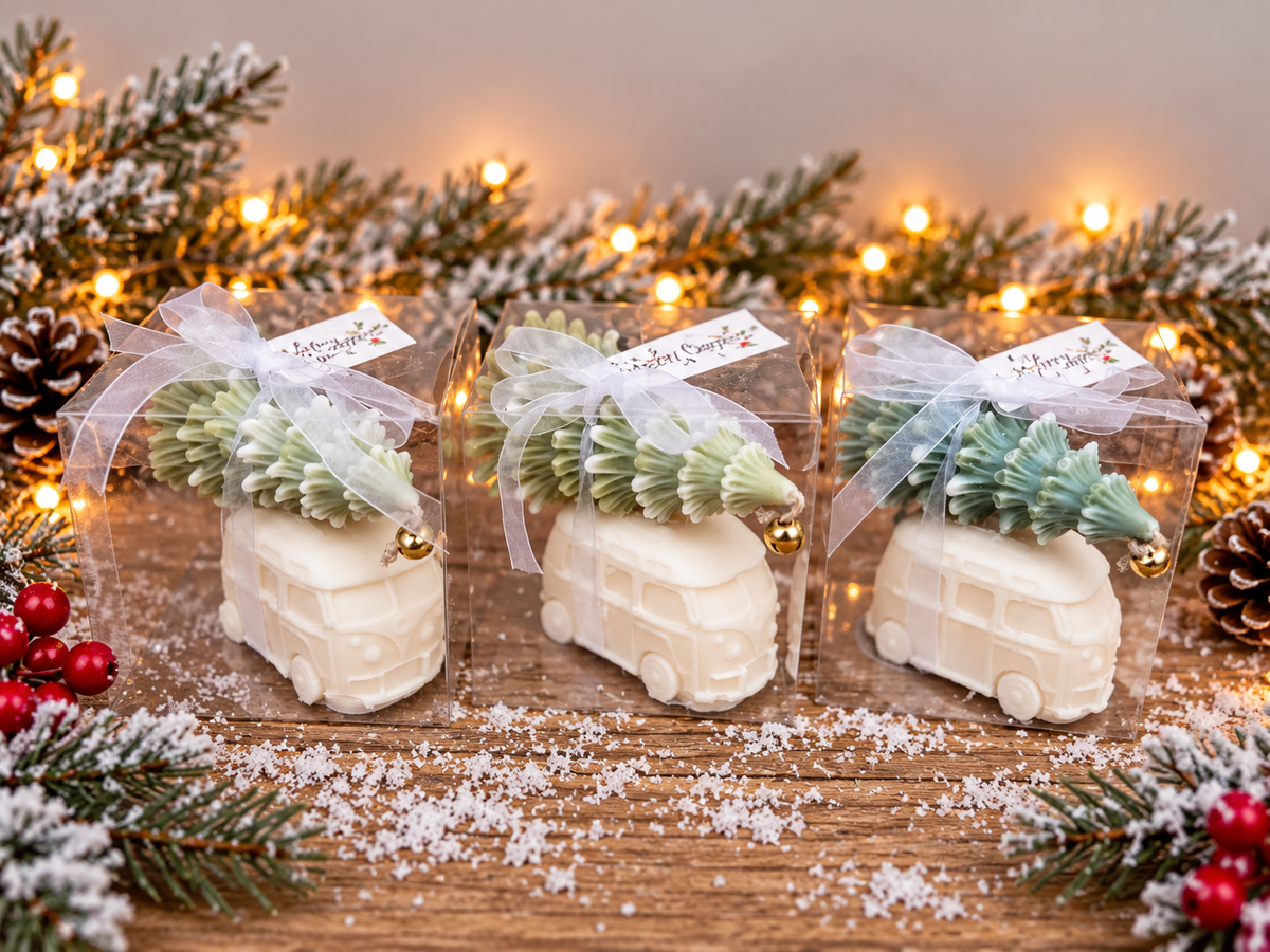 🎄 Christmas Campervan Candle with Tree – Handmade Christmas Gift