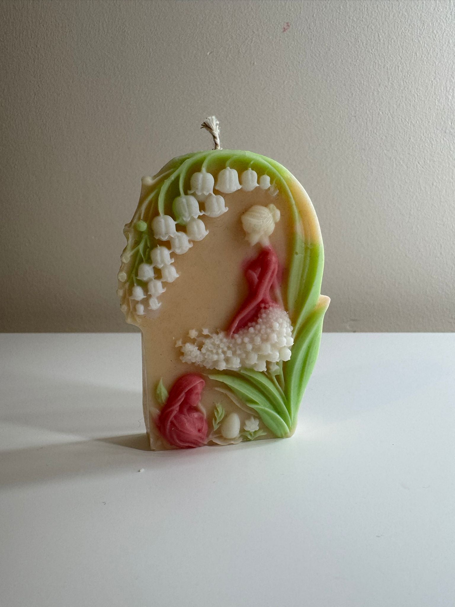 🕯️ Lily Garden Candle – Handmade Soy Wax Art