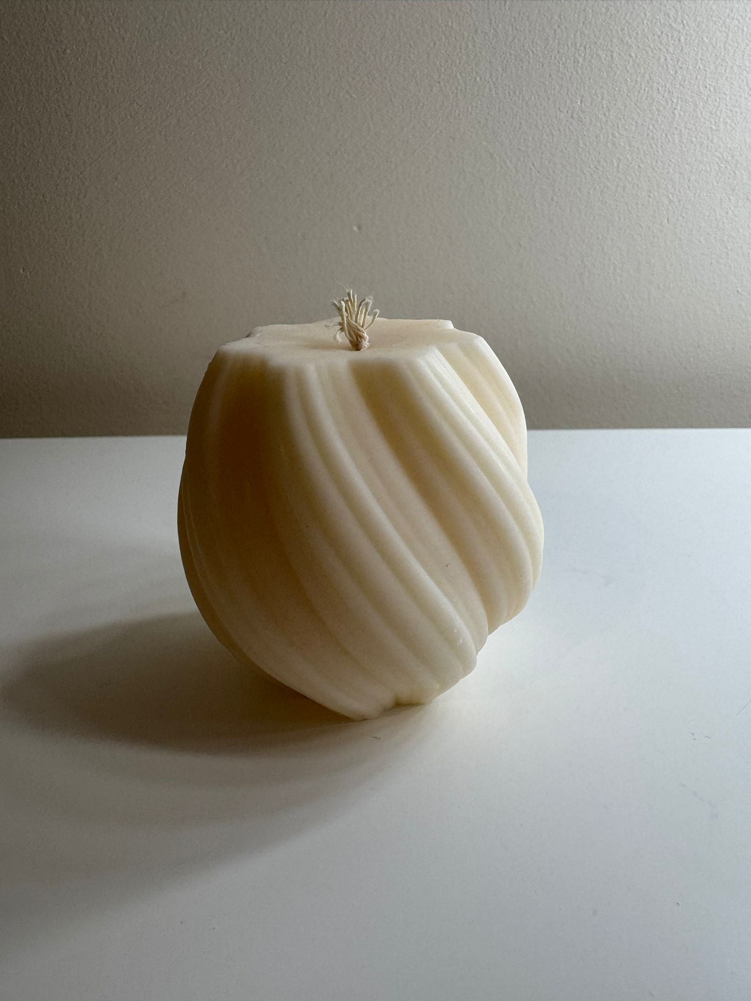 Elegant Spiral Soy Wax Candle – Handmade Decorative Candle